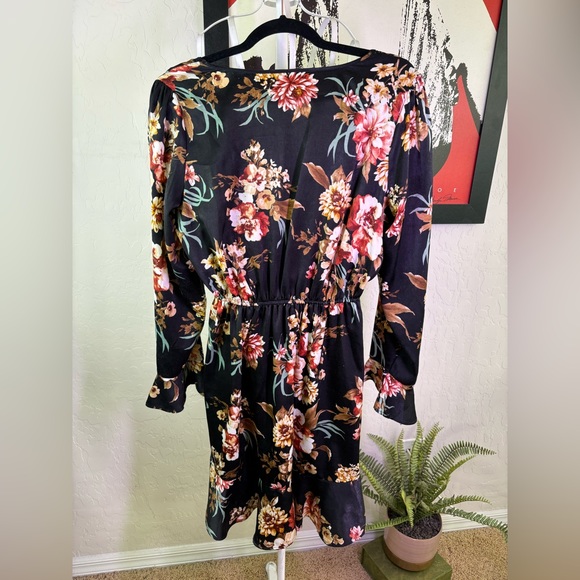 Xhilaration long Sleeve Black Floral Dress size M EUC - Picture 5 of 5